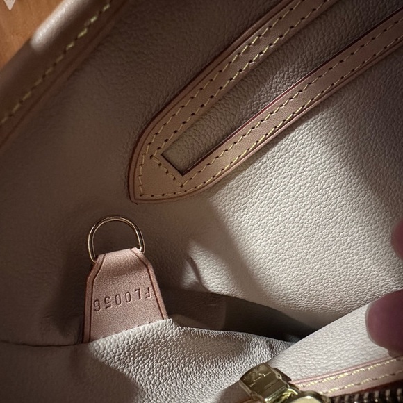 Louis Vuitton GM Bucket Bag（Large） - Picture 4 of 11